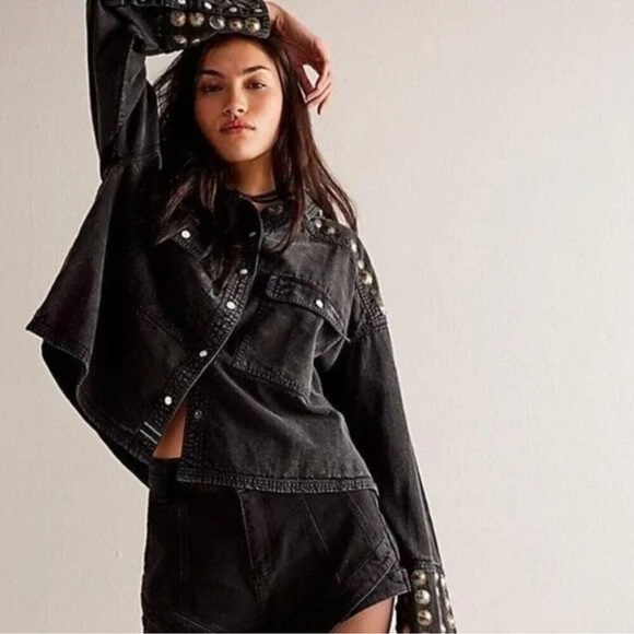 We The Free Austin Denim Top Sz Small NWT - Picture 1 of 4